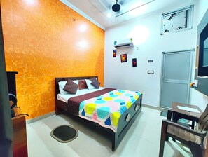 Habitación doble | Caja fuerte, escritorio, sistema de insonorización y wifi gratis