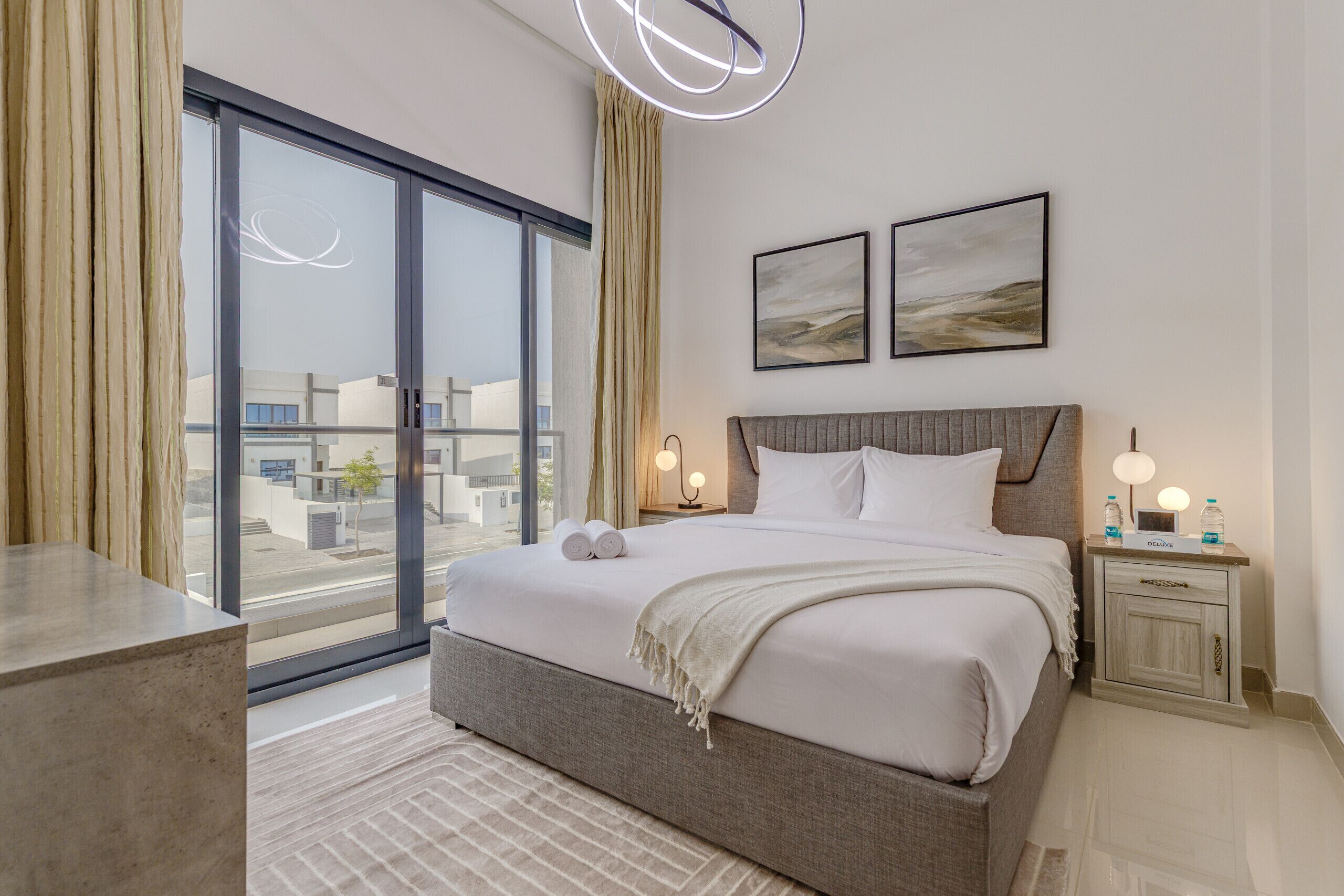 5 Schlafzimmer, Zimmersafe, Schreibtisch, Bügeleisen/Bügelbrett