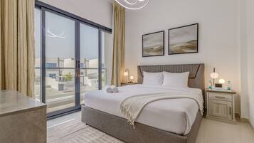 5 Schlafzimmer, Zimmersafe, Schreibtisch, Bügeleisen/Bügelbrett