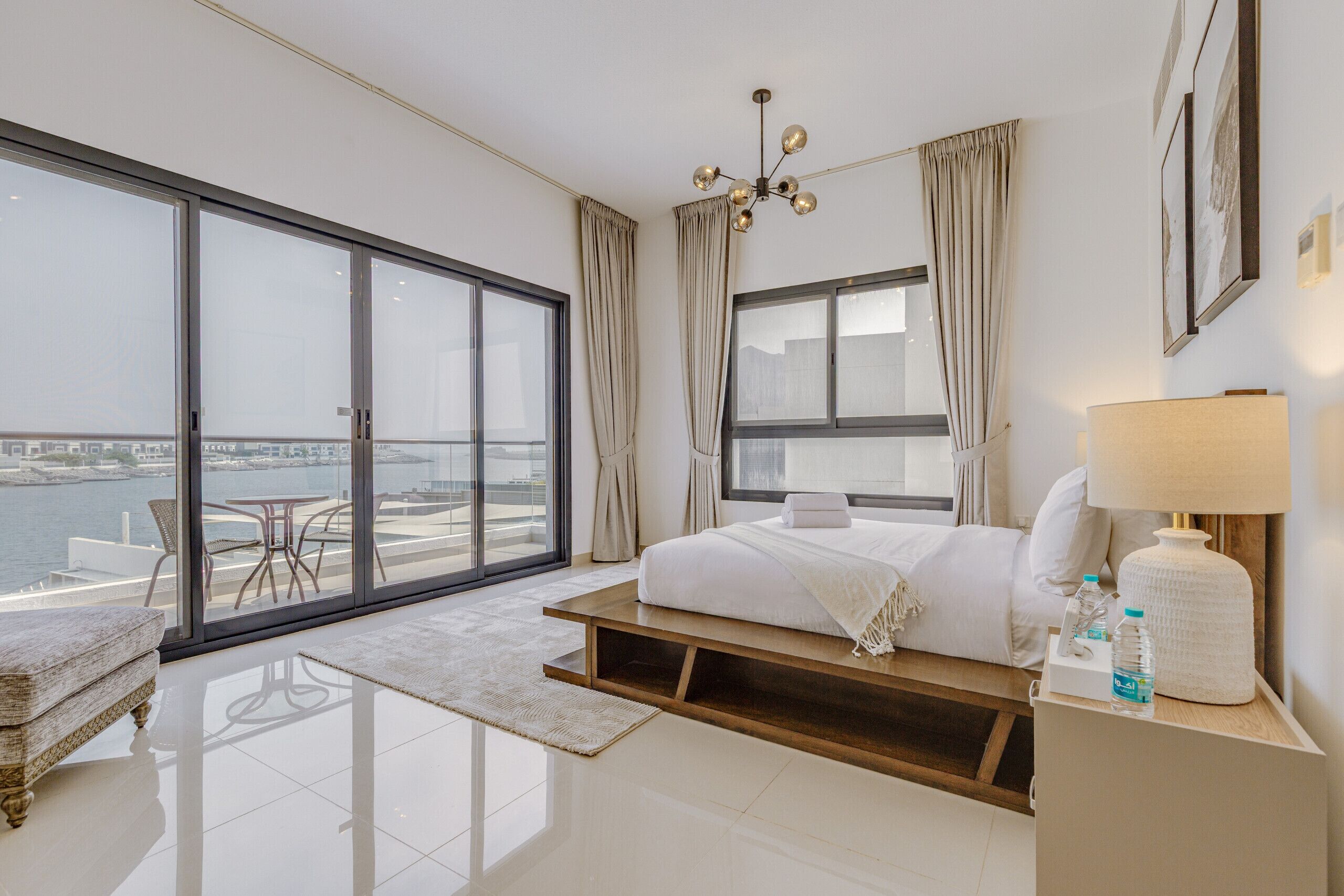 5 室のベッドルーム、セーフティボックス (室内)、アイロン / アイロン台、WiFi (無料)