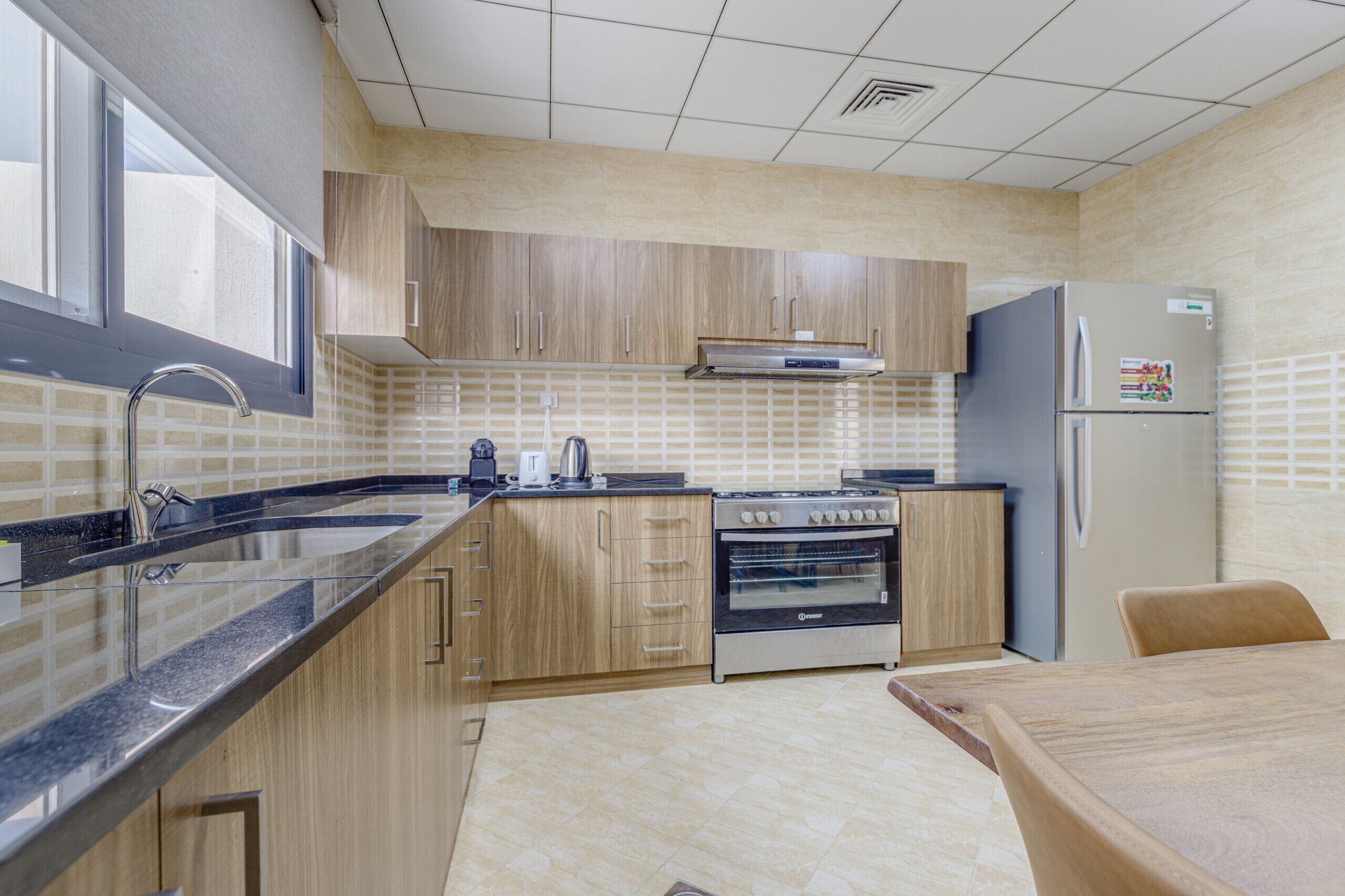 Køleskab, mikrobølgeovn, ovn, kogeplade