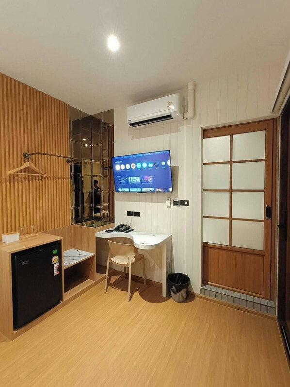 Deluxe Double Room | Desk, free WiFi - SK Village (Bangkok)