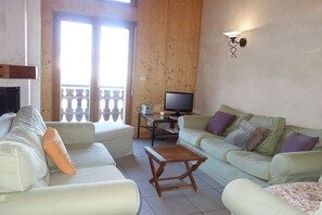 Televisio, takka, DVD-soitin
