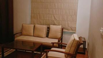 Royal Double Room, Resort View | Living area