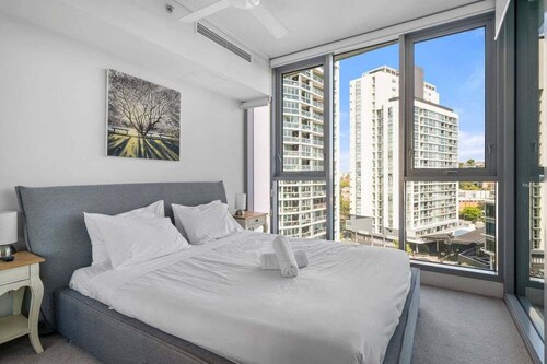 Hamilton Harbour - 1B Apt