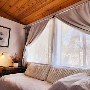 2 bedrooms, desk, iron/ironing board, WiFi