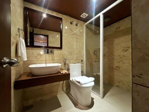 Towels, soap, shampoo, toilet paper