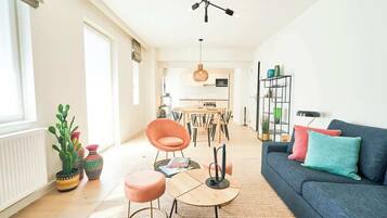 Een televisie en een kantoor