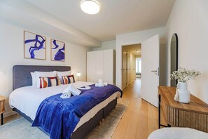 2 habitaciones, tabla de planchar con plancha, cuna de viaje y wifi