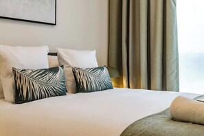 2 habitaciones, tabla de planchar con plancha, cuna de viaje y wifi 