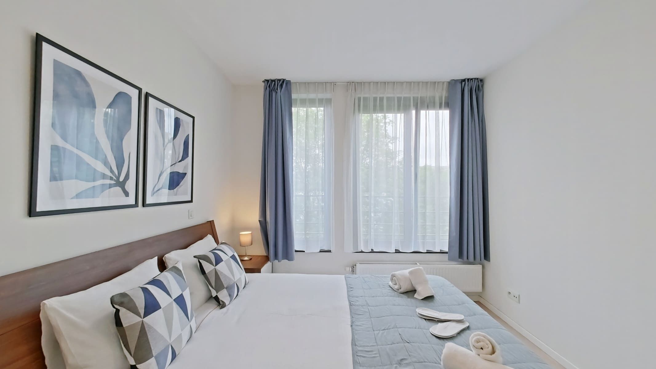 2 slaapkamers, een bureau, een strijkplank/strijkijzer, wifi