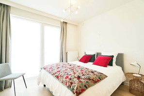 1 habitación, tabla de planchar con plancha, cuna de viaje y wifi