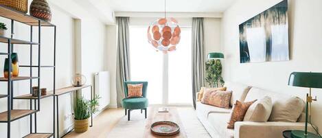 Una televisión, una oficina