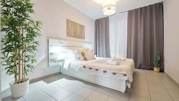 1 habitación, tabla de planchar con plancha, cuna de viaje y wifi