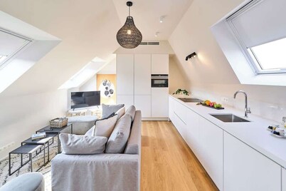 *New* Grand Place / Place du Grand Sablon (1BR)