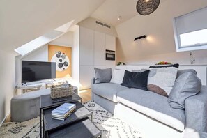 TV, offices - *New* Grand Place / Place du Grand Sablon (1BR) (Bruxelles)