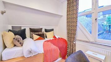 2 slaapkamers, een strijkplank/strijkijzer, reisbedje, wifi