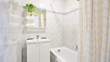 Douche, sĂšche-cheveux