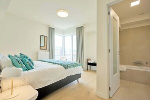 3 habitaciones, tabla de planchar con plancha, cuna de viaje y wifi