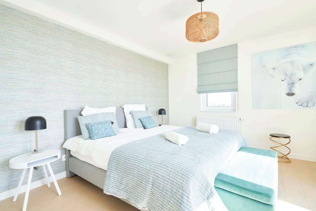 2 slaapkamers, een strijkplank/strijkijzer, reisbedje, wifi