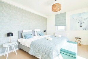 2 bedrooms, iron/ironing board, travel cot, WiFi - Penthouse - City Views/Luggage Room (Schaerbeek)