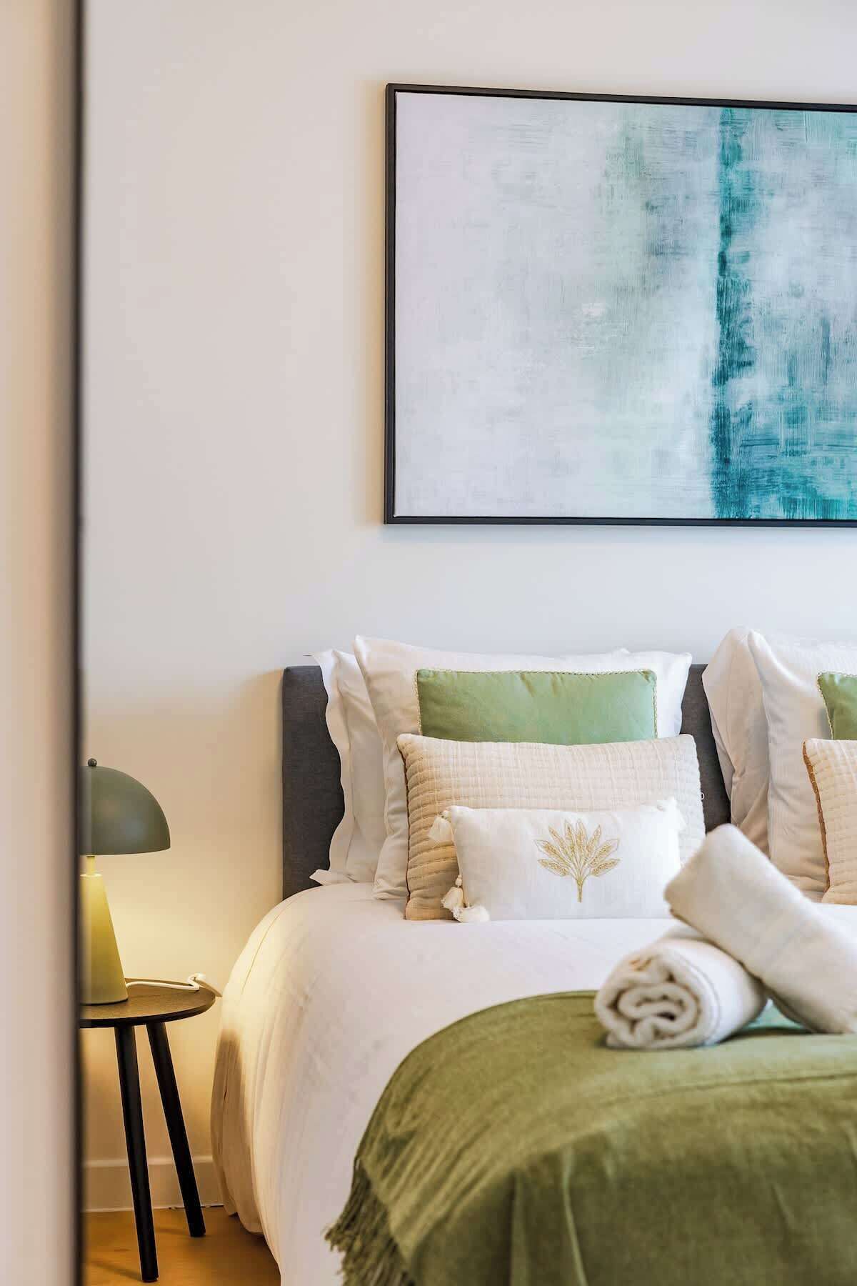 2 slaapkamers, een strijkplank/strijkijzer, reisbedje, wifi