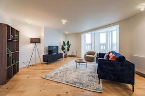 テレビ、書斎 / ワークスペース