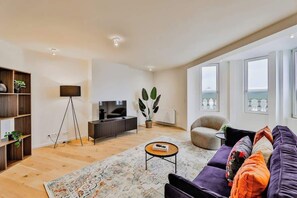 テレビ、書斎 / ワークスペース