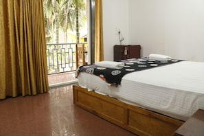 Deluxe Double Room, Garden View | Desk, free WiFi