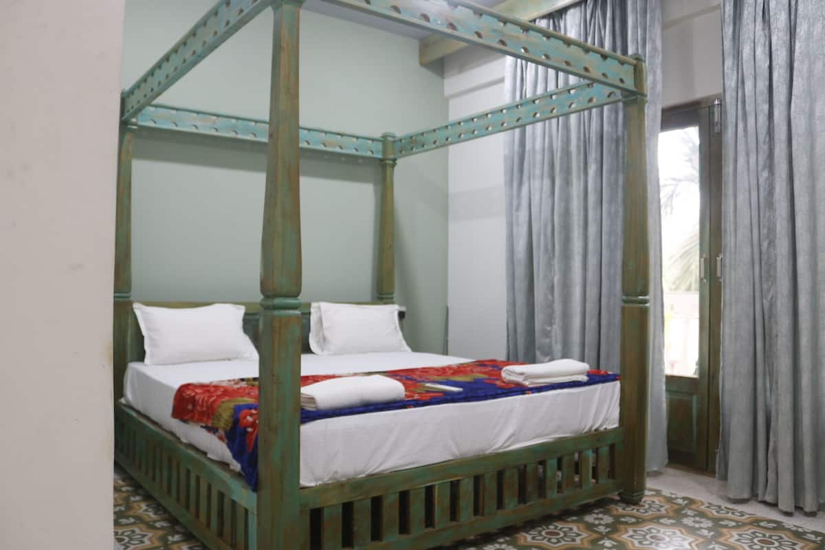 Deluxe Double Room, Garden View | Desk, free WiFi
