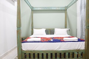 Deluxe Double Room, Garden View | Desk, free WiFi