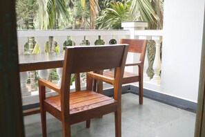 Deluxe Double Room, Garden View | Desk, free WiFi