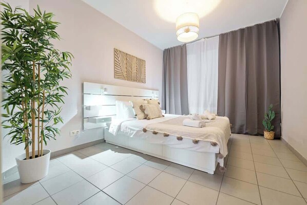 1 habitación, tabla de planchar con plancha, cuna de viaje y wifi