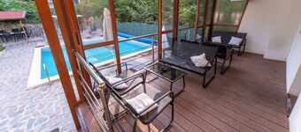 Вила Дречева с  топъл минерален басейн и джакузи