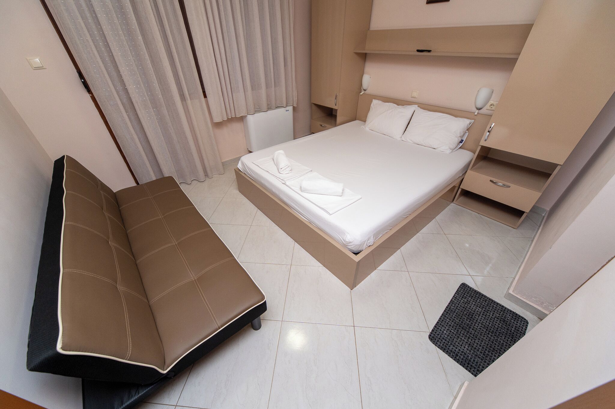 6 dormitorios, tabla de planchar con plancha, wifi y ropa de cama