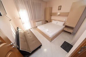 6 bedrooms, iron/ironing board, WiFi, bed sheets - Вила Дречева с  топъл минерален басейн и джакузи (Благоевград)