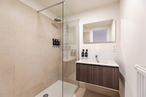 Shower, shampoo