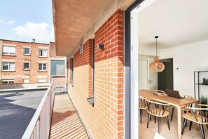 تناول الطعام بالخارج