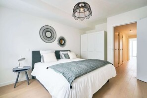 2 bedrooms, iron/ironing board, travel cot, WiFi