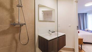 Douche, sèche-cheveux