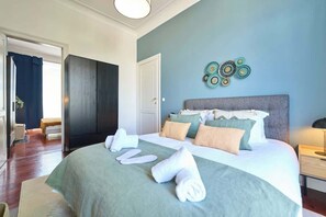 6 habitaciones, escritorio y tabla de planchar con plancha 