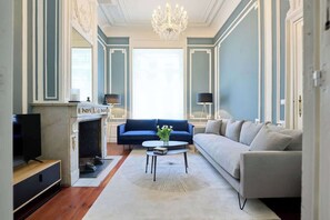 TV, offices - European Union and Grand Place. Luxurious 6-BR Mansion (Bruxelles)