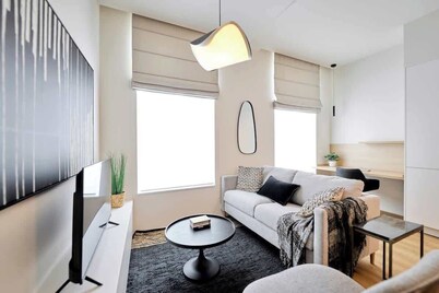 *New* Grand Place / Place du Grand Sablon (1BR)