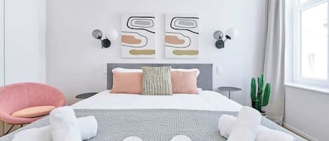 1 habitación, tabla de planchar con plancha, cuna de viaje y wifi