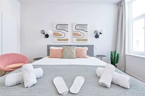 1 dormitorio, tabla de planchar con plancha, cuna de viaje y wifi