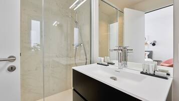 Chuveiro, secador de cabelo