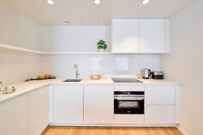 Réfrigérateur, four, plaque de cuisson, lave-vaisselle