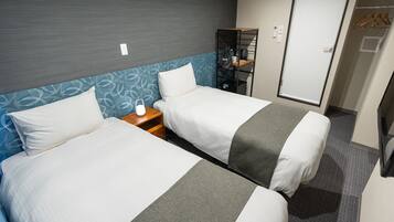 Escritorio, wifi gratis y ropa de cama