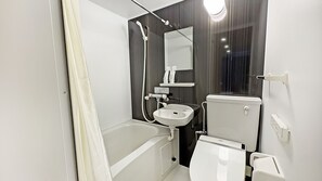 Superior Twin Room | Bathroom | Combined shower/bathtub, hair dryer, slippers, towels - Stay SAKURA Kyoto Station Shichijo (Kyoto)
