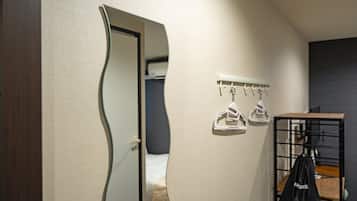 Meja kerja, Wi-Fi gratis, dan seprai linen